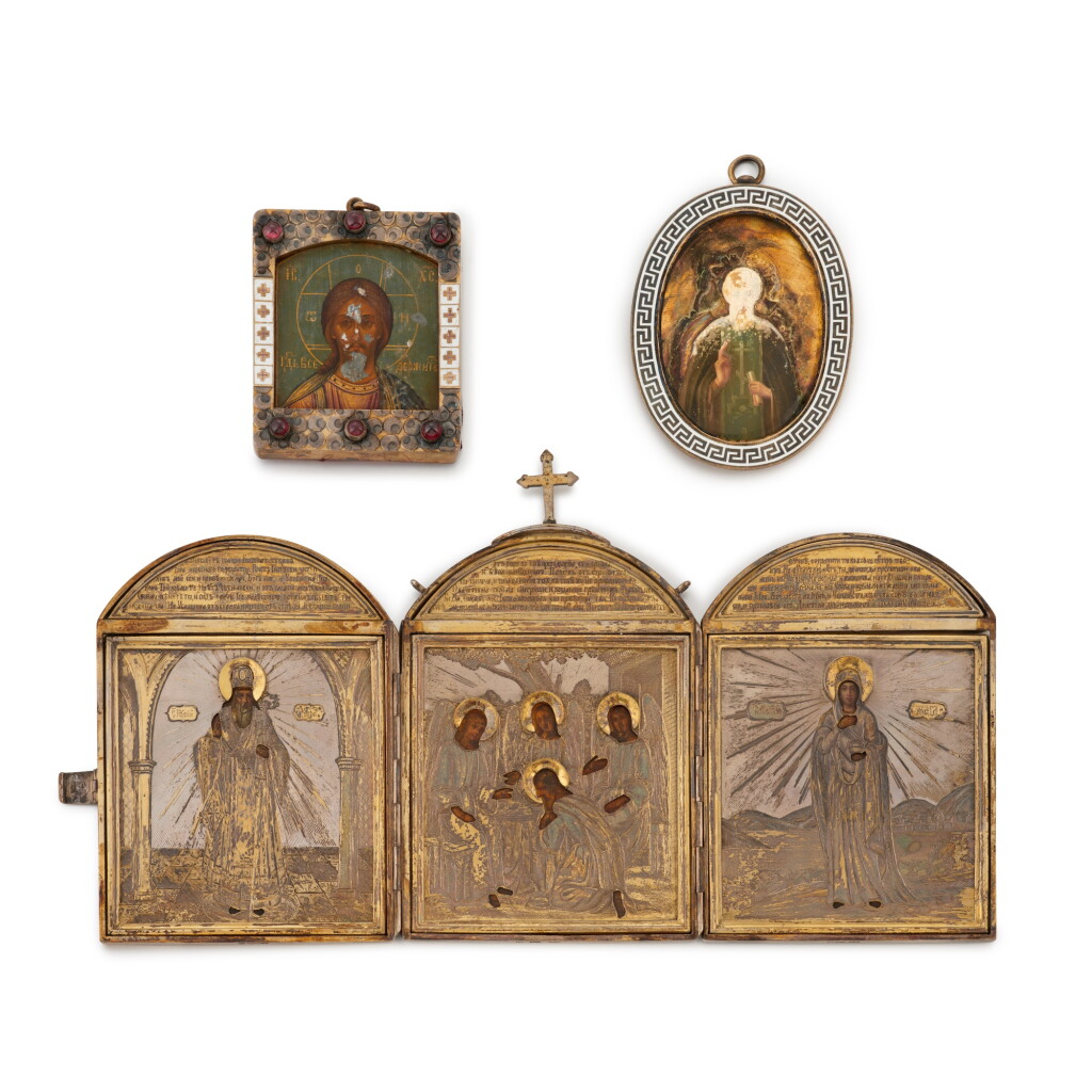 Voir en plein écran - Voir 1 du lot 1013. A group of three travelling silver-gilt and enamel icons, Ivan Alekseevich Alekseev and maker's mark CE, Moscow and St Petersburg, various dates.