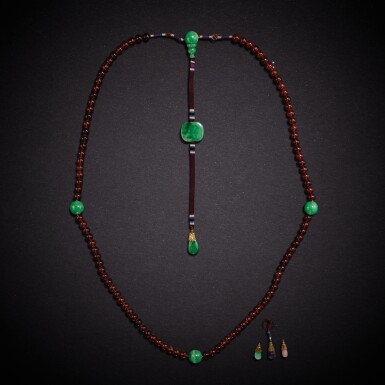 View full screen - View 1 of Lot 3445. An amber and jadeite court necklace, chaozhu, Qing dynasty, 19th century | 清十九世紀 金珀翡翠朝珠.
