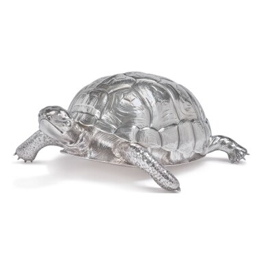 View full screen - View 1 of Lot 378. AN ITALIAN SILVER TORTOISE TUREEN, BUCCELLATI, 20TH CENTURY.