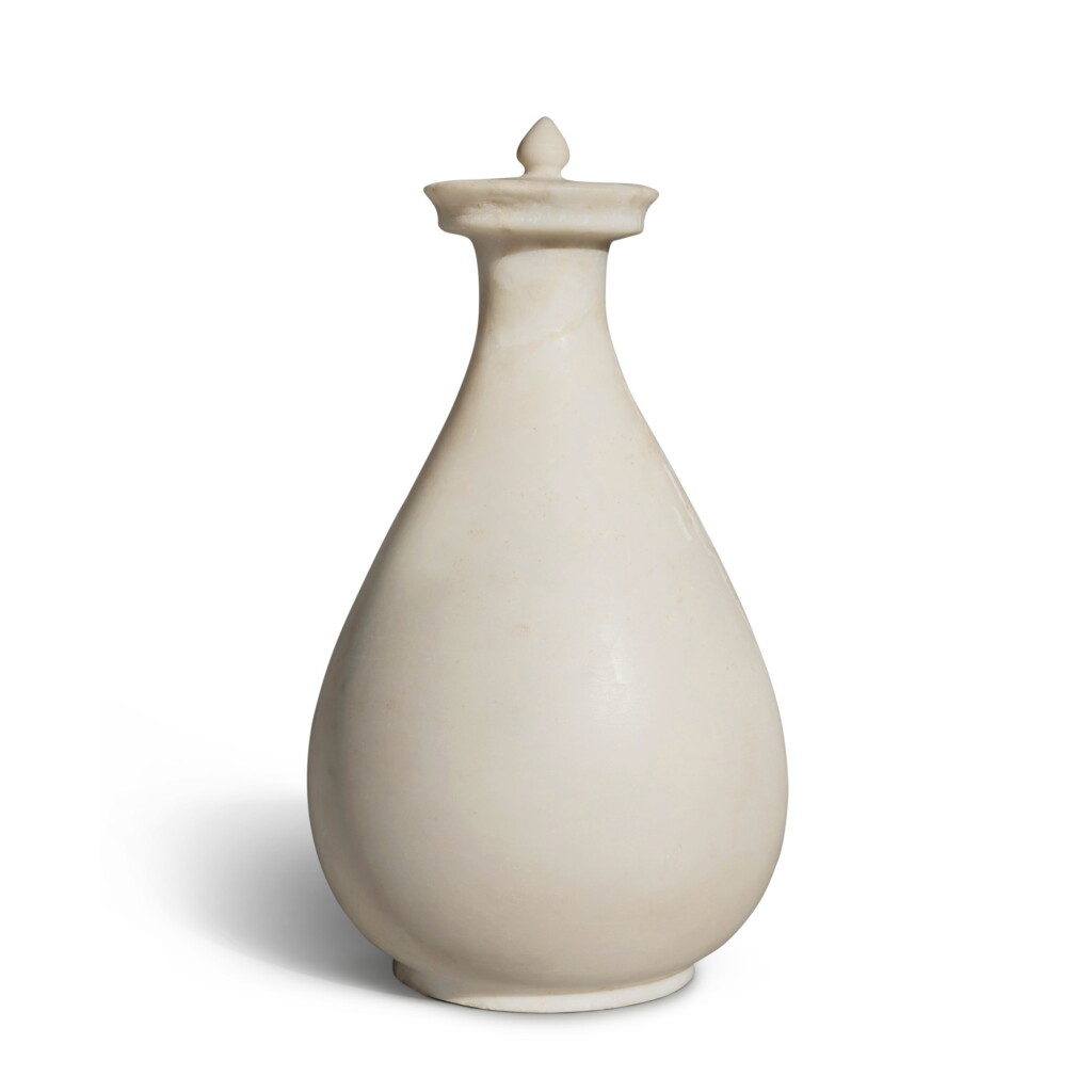 View full screen - View 1 of Lot 295. An exceptionally rare white marble pear-shaped bottle and cover, Sui / Tang dynasty, 7th century | 隋 / 唐 七世紀 大理石蓋瓶.