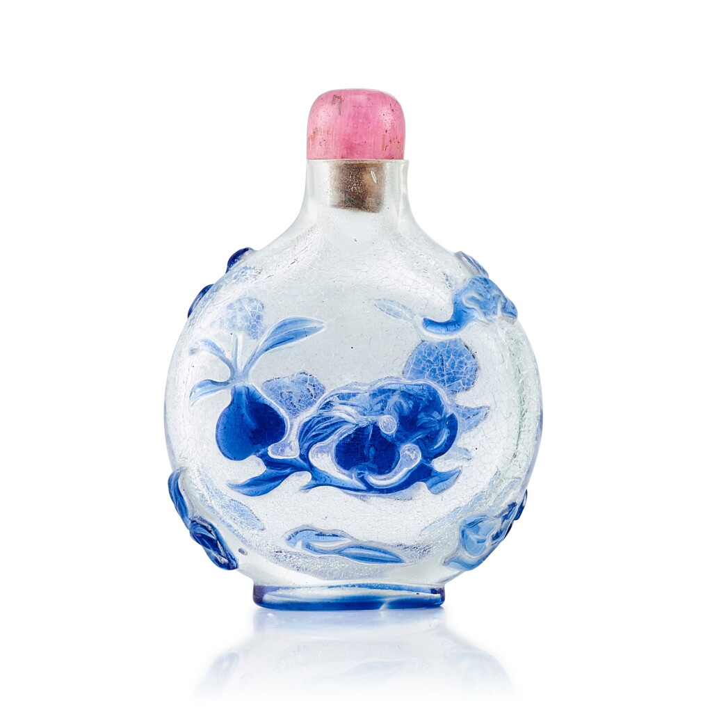 View full screen - View 1 of Lot 3037. A Blue-Overlay Glass 'Bats and Peach' Snuff Bottle Qing Dynasty, 18th Century | 清十八世紀 雪霏地套藍料福壽鼻煙壺.