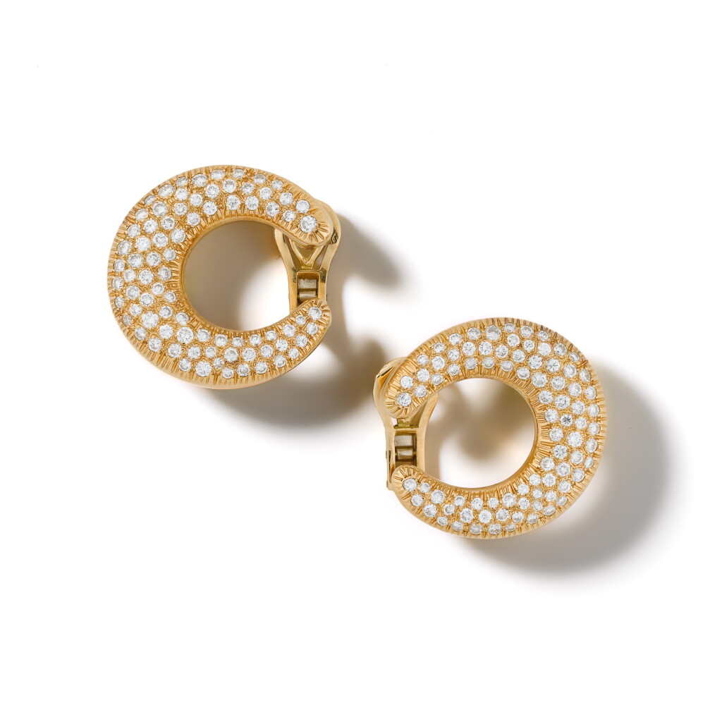 View full screen - View 1 of Lot 339. Paire de clips d'oreille diamants | Pair of diamond ear clips.