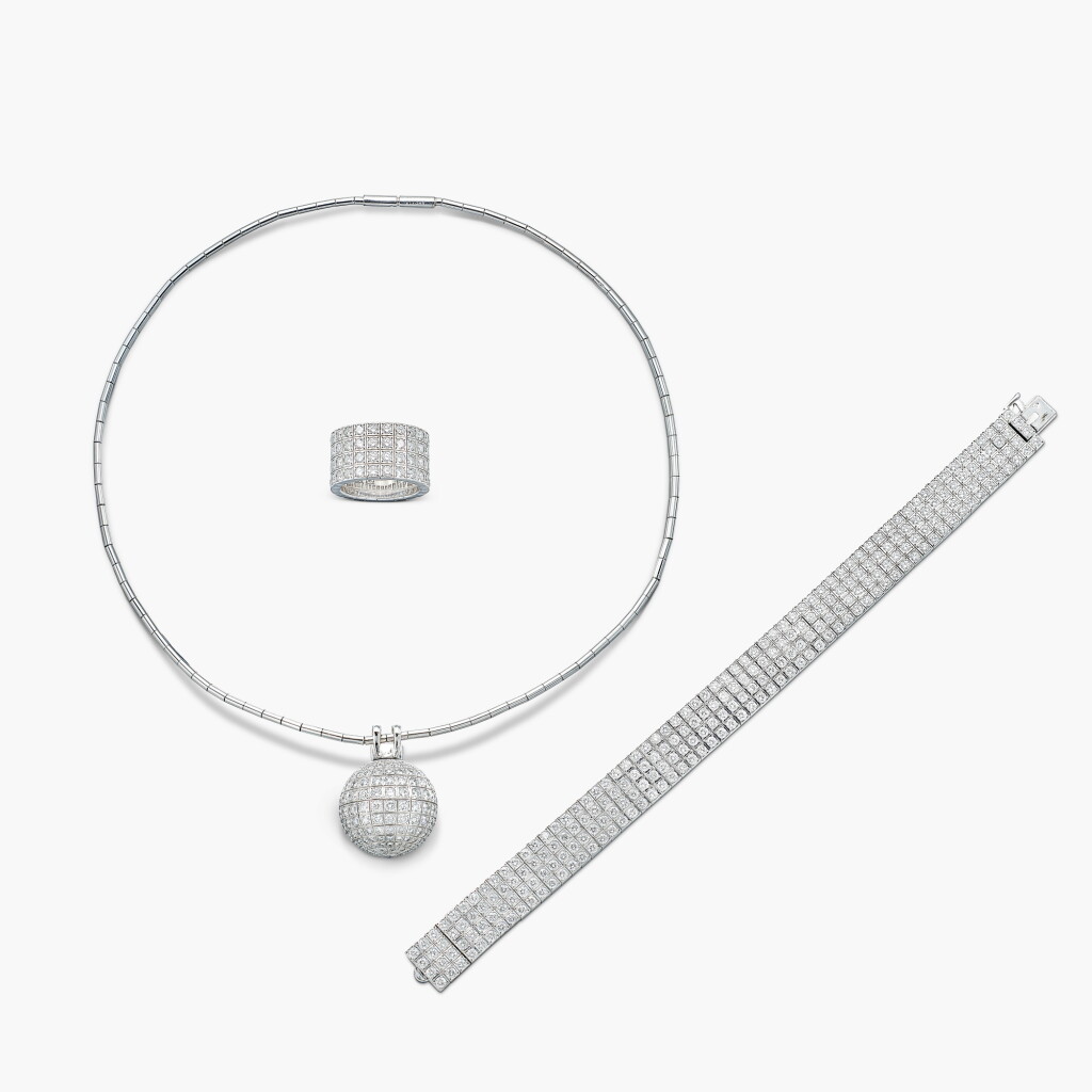 View full screen - View 1 of Lot 1442. Diamond ‘Pailettes’ Parure | 卡地亞 | 鑽石 ‘Pailettes’ 手鏈 配 戒指 及 吊墜 套裝.
