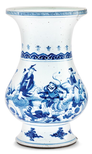 View full screen - View 1 of Lot 14. VASE BALUSTRE AUX IMMORTELS EN PORCELAINE BLEU BLANC DYNASTIE QING, XVIIIE SIÈCLE | 清十八世紀 青花八仙賀壽圖盤口尊 | A blue and white 'Immortals' vase, Qing Dynasty, 18th century.