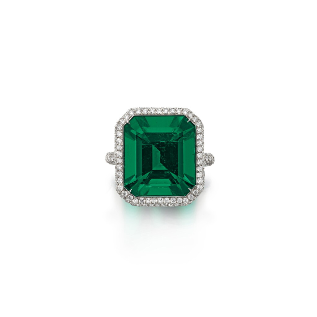 View full screen - View 1 of Lot 19. A Superb Emerald and Diamond Ring 祖母綠配鑽石戒指.