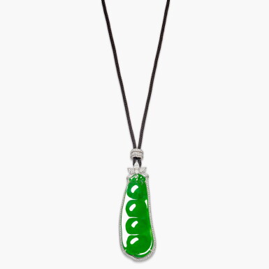 View full screen - View 1 of Lot 1650. Carved Jadeite Peapod and Diamond Pendent Necklace | 天然「緬甸」翡翠「福豆」 配 鑽石 項鏈.