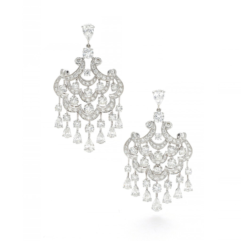 View full screen - View 1 of Lot 52. GRAFF | PAIR OF DIAMOND PENDENT EARRINGS.