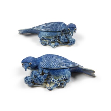 View full screen - View 1 of Lot 48. A Pair of Chinese Export Blue and White 'Hawk' Wall Pockets, Qing Dynasty, Jiaqing Period | 清嘉慶 青花鷹形壁瓶一對.