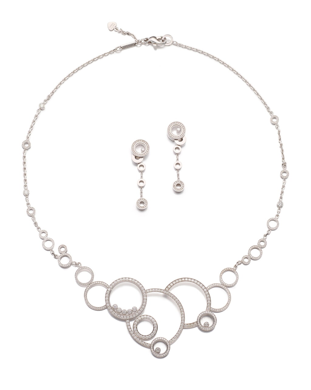 Voir en plein écran - Voir 1 du lot 1044. CHOPARD | 'HAPPY DIAMONDS' DIAMOND DEMI-PARURE | 蕭邦 'Happy Diamonds' 鑽石項鏈及吊耳環套裝.