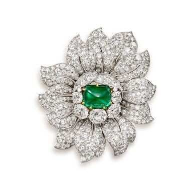 View full screen - View 1 of Lot 1849. A Unique ‘Dahlia’ Emerald and Diamond Brooch | 獨一無二 梵克雅寶 | 'Dahlia' 8.09克拉 「哥倫比亞」 祖母綠 及 鑽石胸針.