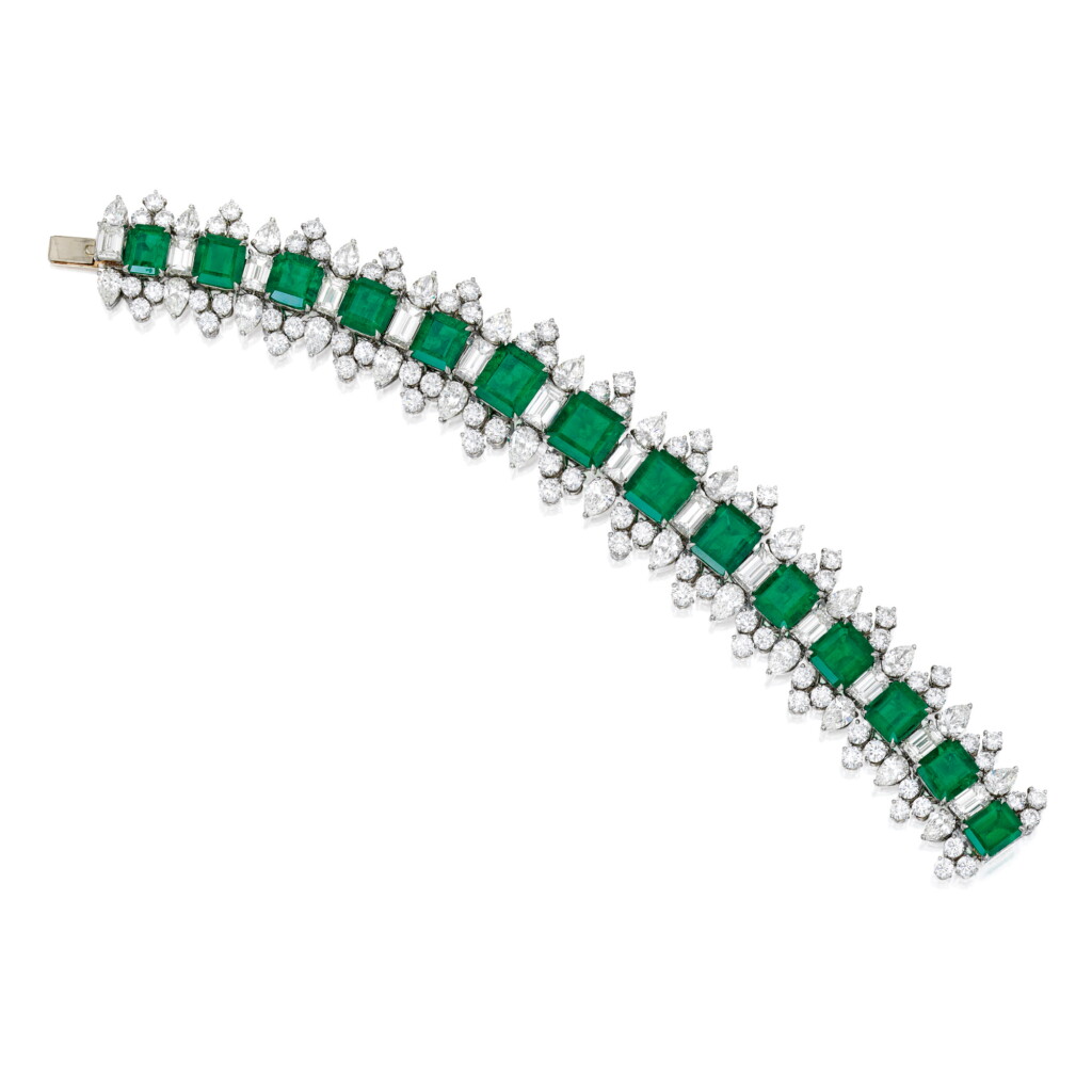 View full screen - View 1 of Lot 523. EMERALD AND DIAMOND BRACELET | 祖母綠配鑽石手鏈.