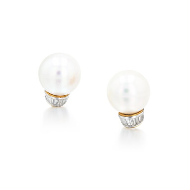 View full screen - View 1 of Lot 263. Paire de clips d'oreille perles de culture et diamants | Cultured pearl and diamond ear clips .