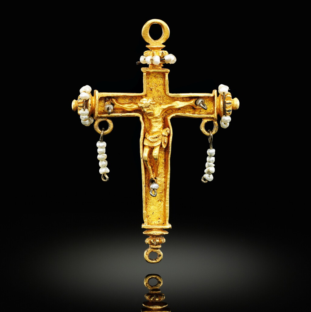 View full screen - View 1 of Lot 37. Spanish, circa 1600 | Pectoral crucifix.