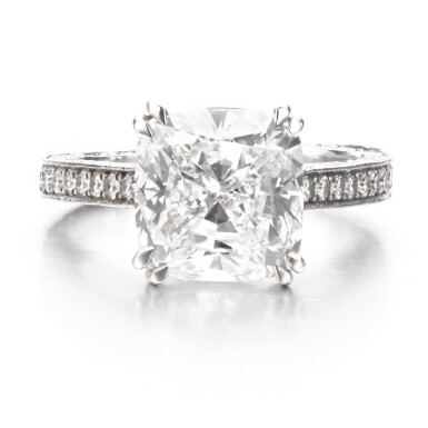 View full screen - View 1 of Lot 186. Diamond ring.