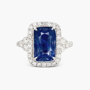 View full screen - View 1 of Lot 1435. Sapphire and Diamond Ring | 5.56克拉 天然 「喀什米爾」未經加熱藍寶石 配 鑽石 戒指.