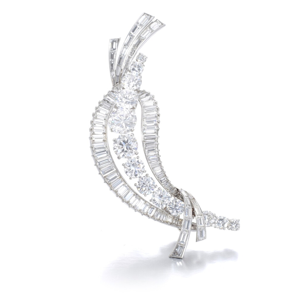 View full screen - View 1 of Lot 735. Diamond brooch | 鑽石別針.