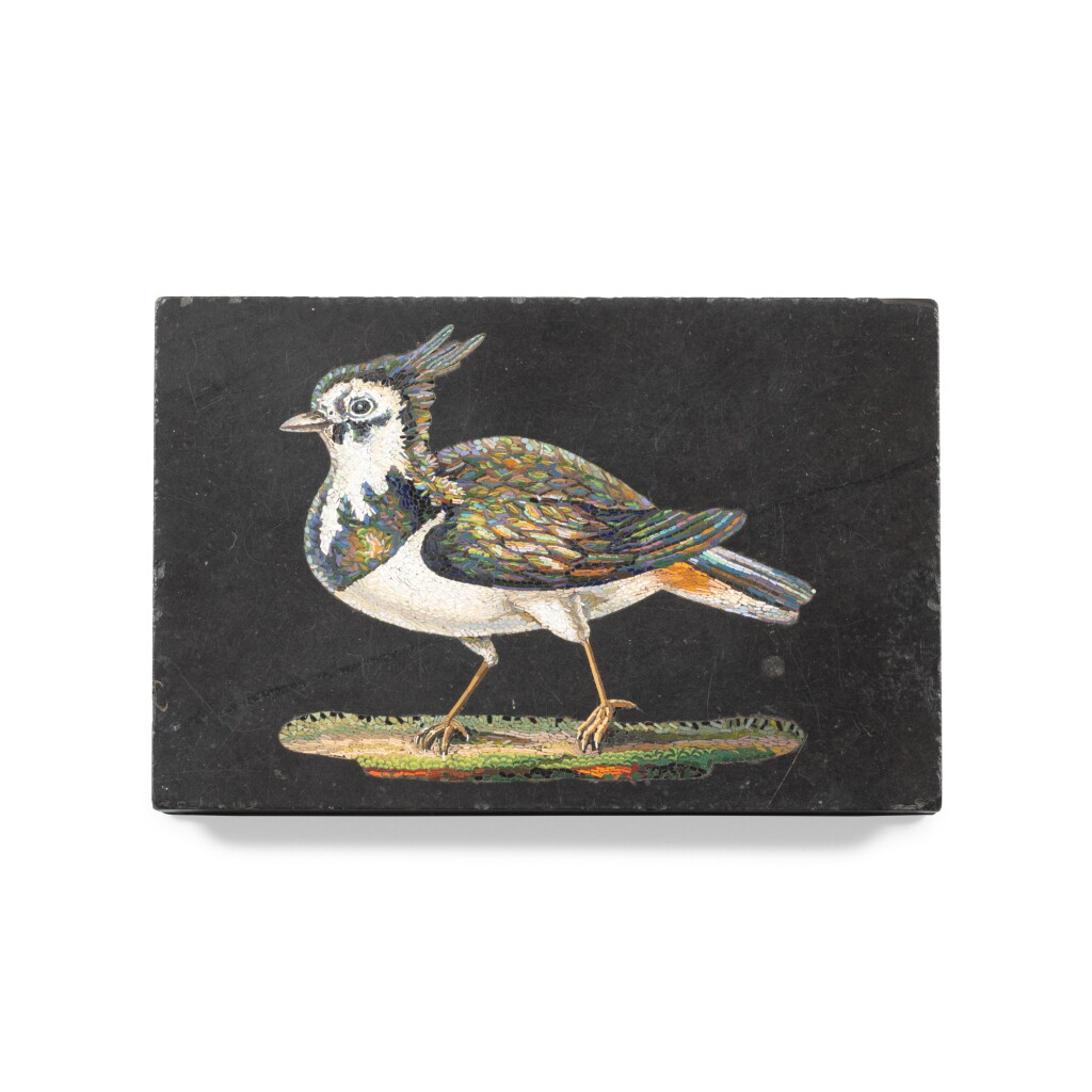 View full screen - View 1 of Lot 349. A micromosaic paperweight depicting a Plover, in slate, Rome, mid 19th century | Presse-papier représentant un pluvier en micromosaïque sur un fond d'ardoise, Rome, milieu du XIXeme siècle.
