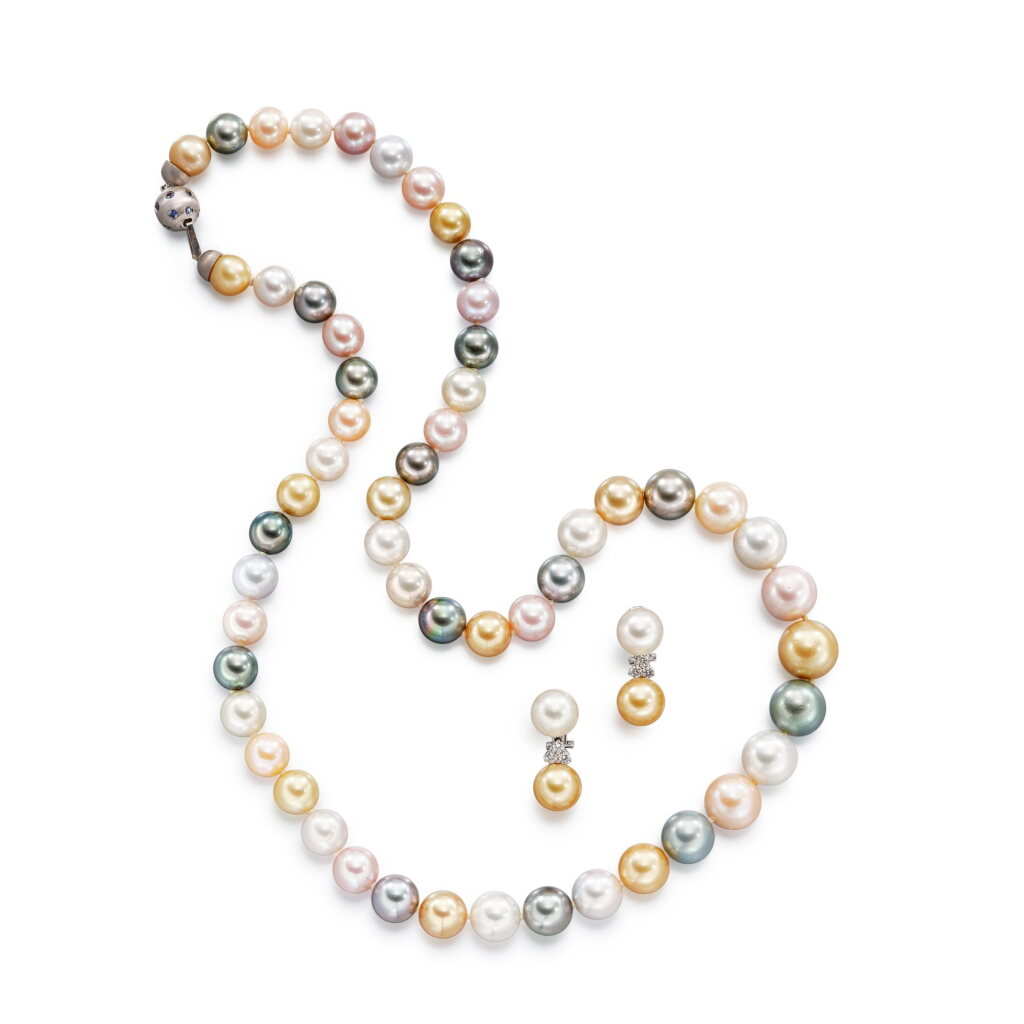 View full screen - View 1 of Lot 624. Cultured Pearl and Sapphire Necklace and Ear Clips | 養殖珍珠 配 藍寶石 項鏈及耳夾一對 .