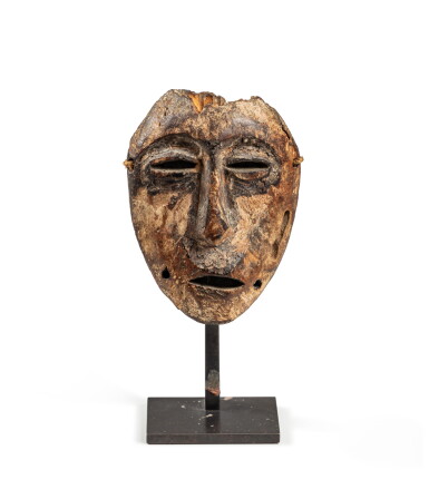 View full screen - View 1 of Lot 205. Masque lukwakongo, Lega, République Démocratique du Congo | Lukwakongo Mask, Lega, Democratic Republic of the Congo.