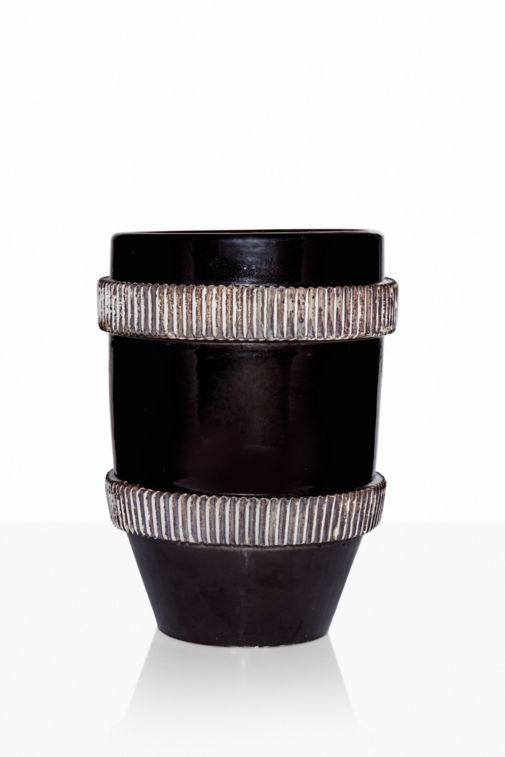 View full screen - View 1 of Lot 67. Vase.