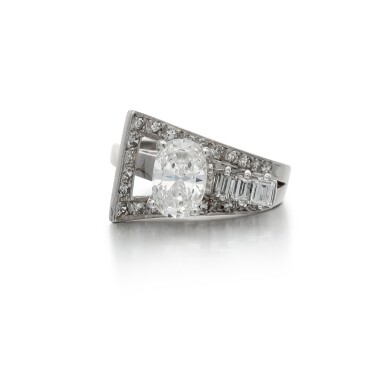 View full screen - View 1 of Lot 138. Diamond ring.