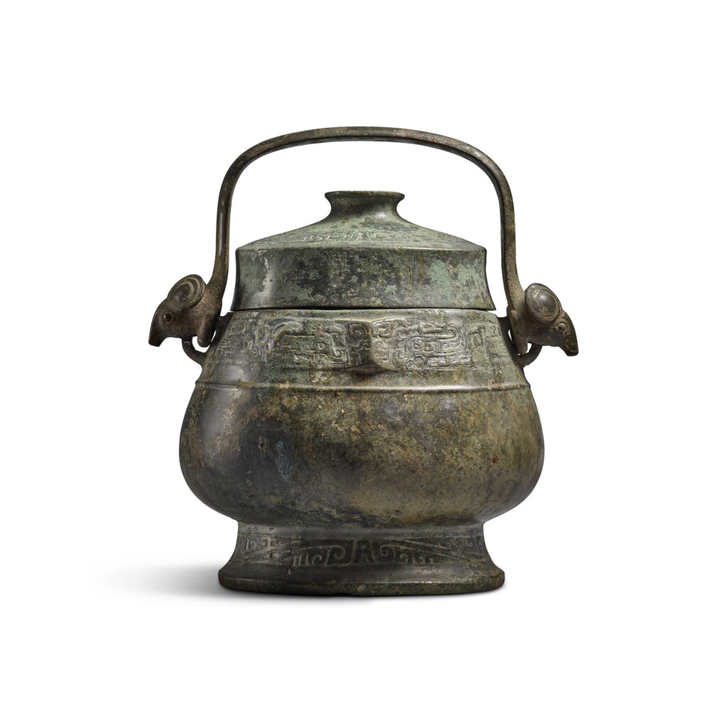 View full screen - View 1 of Lot 6. An archaic bronze ritual wine vessel and cover (You), Western Zhou dynasty | 西周 青銅龍紋卣.