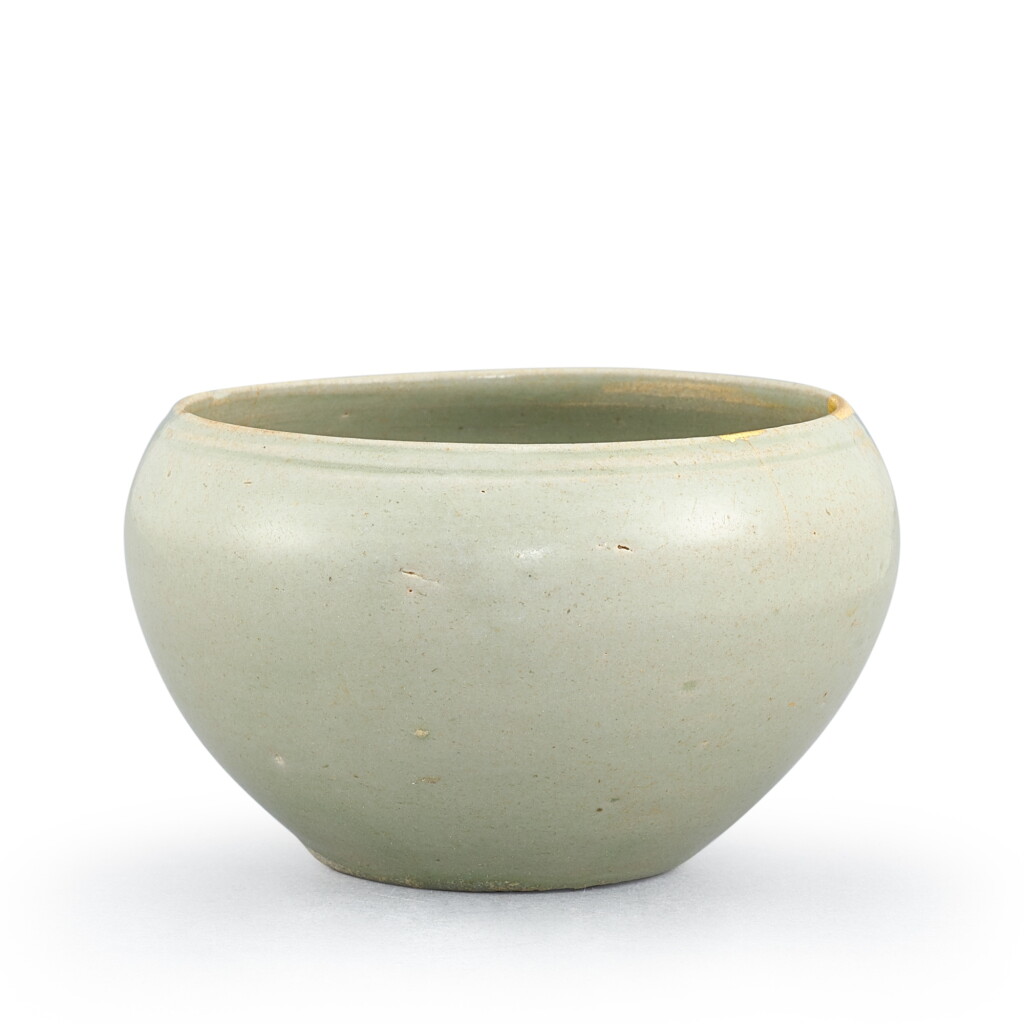 View full screen - View 1 of Lot 335. A Yue celadon alms bowl, Song dynasty 宋 越窰青釉缽.