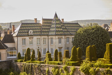View full screen - View 1 of Lot 847. Vosne Romanée, Aux Malconsorts 2005 Bouchard Père et Fils (12 BT).