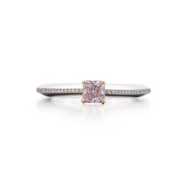 View full screen - View 1 of Lot 2855. Fancy Light Purplish Pink Diamond and Diamond Ring | 0.42克拉淡彩紫粉紅色鑽石 配 鑽石戒指.