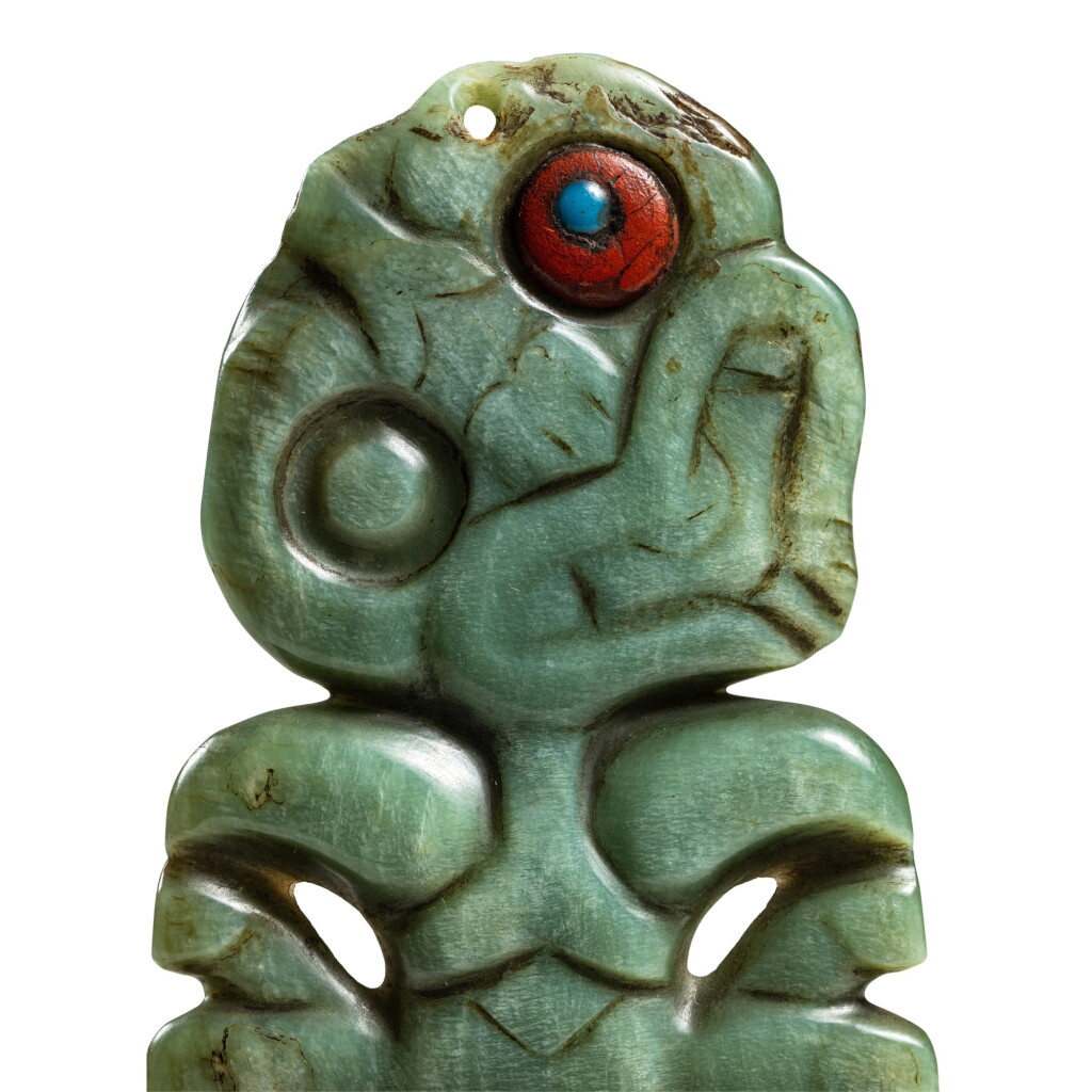 View full screen - View 1 of Lot 8. Pendentif hei tiki, Maori, Nouvelle-Zélande | Maori Hei tiki Neck Pendant, New-Zeland.