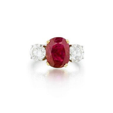 View full screen - View 1 of Lot 52. Bague rubis et diamants | Ruby and diamond ring .