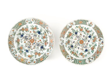 View full screen - View 1 of Lot 512. A pair of large famille-verte 'floral' dishes, Qing dynasty, Kangxi period.