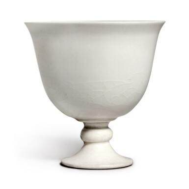 View full screen - View 1 of Lot 156. A white-glazed stemcup, Sui / Tang dynasty | 隋 / 唐 白釉高足盃.