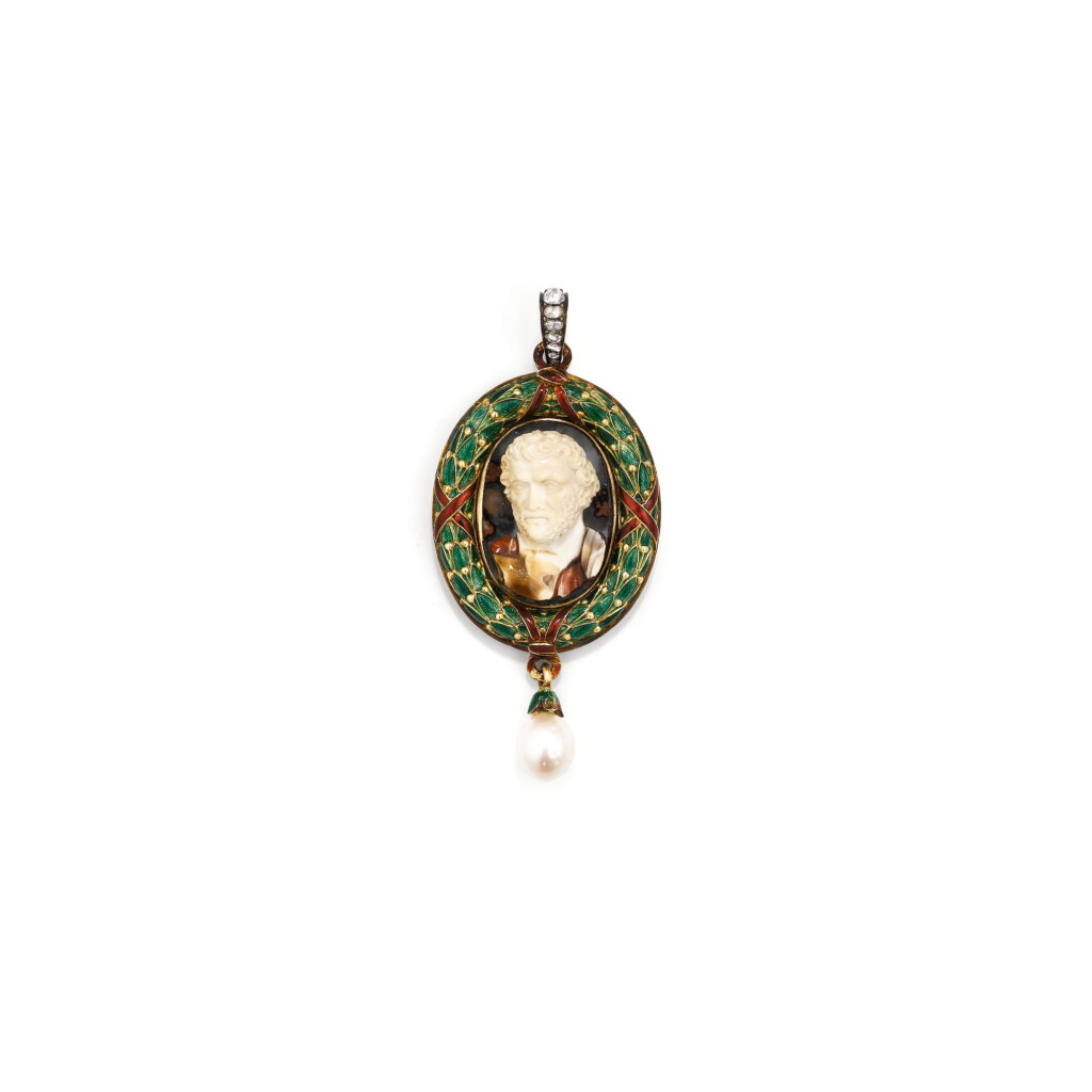 View full screen - View 1 of Lot 14. PENDENTIF CAMÉE SARDONYX, PERLE ET DIAMANTS, FROMENT-MEURICE, VERS 1875 | SARDONYX CAMEO, PEARL AND DIAMOND PENDANT, FROMENT-MEURICE, CIRCA 1875.
