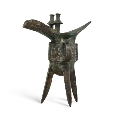 View full screen - View 1 of Lot 3602. An inscribed archaic bronze ritual tripod wine vessel, jue Late Shang dynasty | 商晚期 青銅□癸爵.