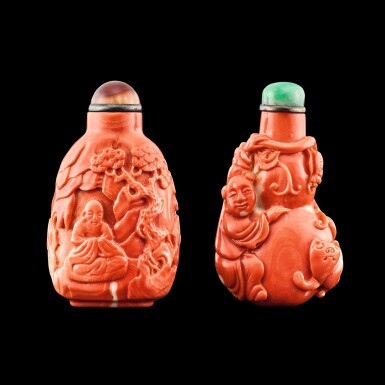 View full screen - View 1 of Lot 1061. Two carved coral snuff bottles, Qing dynasty, 19th century | 清十九世紀 珊瑚雕僧侶圖鼻煙壺 及 珊瑚雕貓蝶富貴葫蘆形鼻煙壺一組兩件.