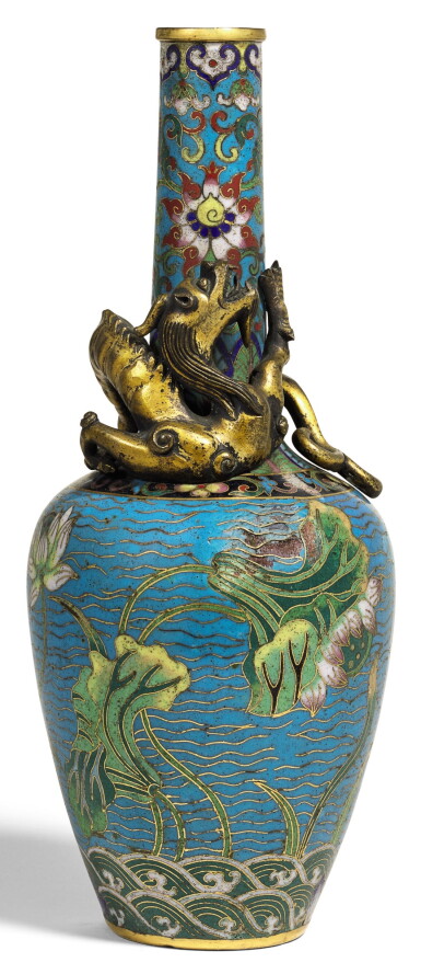 View full screen - View 1 of Lot 365. A CLOISONNE ENAMEL AND GILT-BRONZE 'CHILONG' VASE QING DYNASTY, 19TH CENTURY | 清十九世紀 掐絲琺瑯螭龍紋長頸瓶.