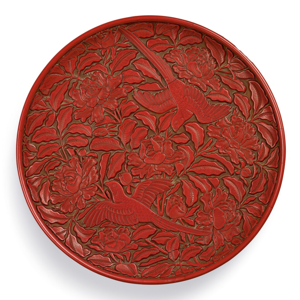 View full screen - View 1 of Lot 43. A SUPERBLY CARVED CINNABAR LACQUER 'MAGPIE' TRAY SIGNED YANG MAO, YUAN DYNASTY | 元 剔紅花鳥紋盤 《楊茂造》針刻款.