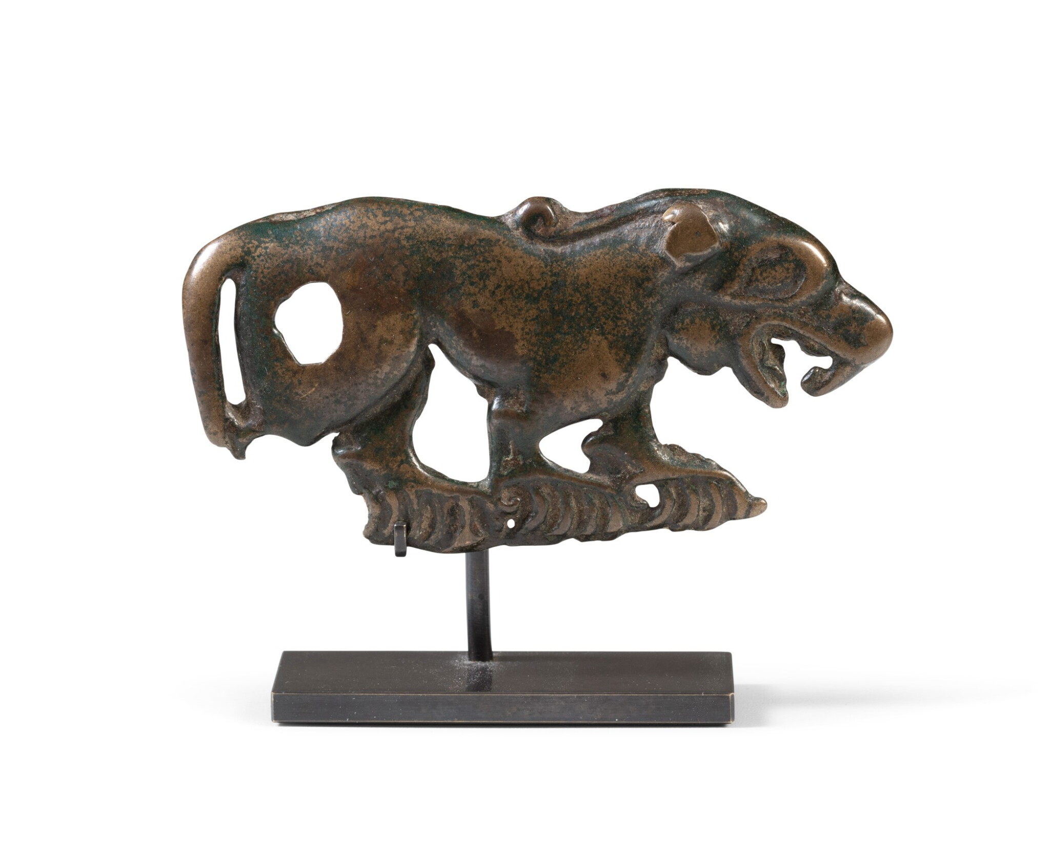 Ornement De Ceinture En Bronze En Forme De Felin Mongolie Interieure Ordos Vie Iie Av J C A Bronze Feline Ornement Inner Mongolia Ordos 6th 2nd Century Extra Objets Rares Et Singuliers Ornement De Ceinture En Bronze En Forme De Felin Mongolie Interieure Ordos Vie Iie Av J C A Bronze Feline Ornement Inner Mongolia Ordos 6th 2nd Century Extra Objets Rares Et Singuliers