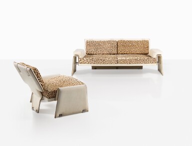 View full screen - View 1 of Lot 87. Un canapé et une chauffeuse.