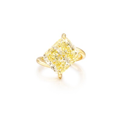 View full screen - View 1 of Lot 386. Fancy Yellow Diamond Ring | 10.21克拉 彩黃色鑽石 戒指.