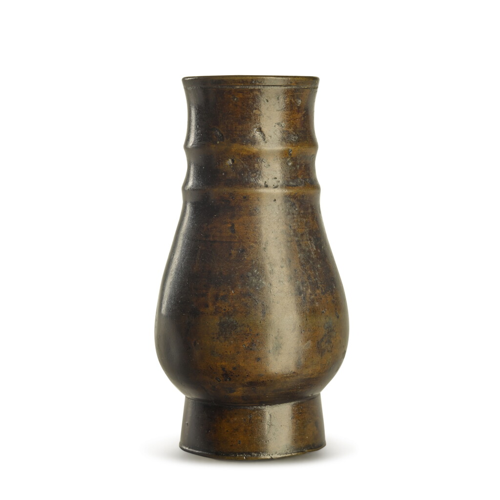View full screen - View 1 of Lot 832. A bronze flower vase, Song - Ming dynasty.