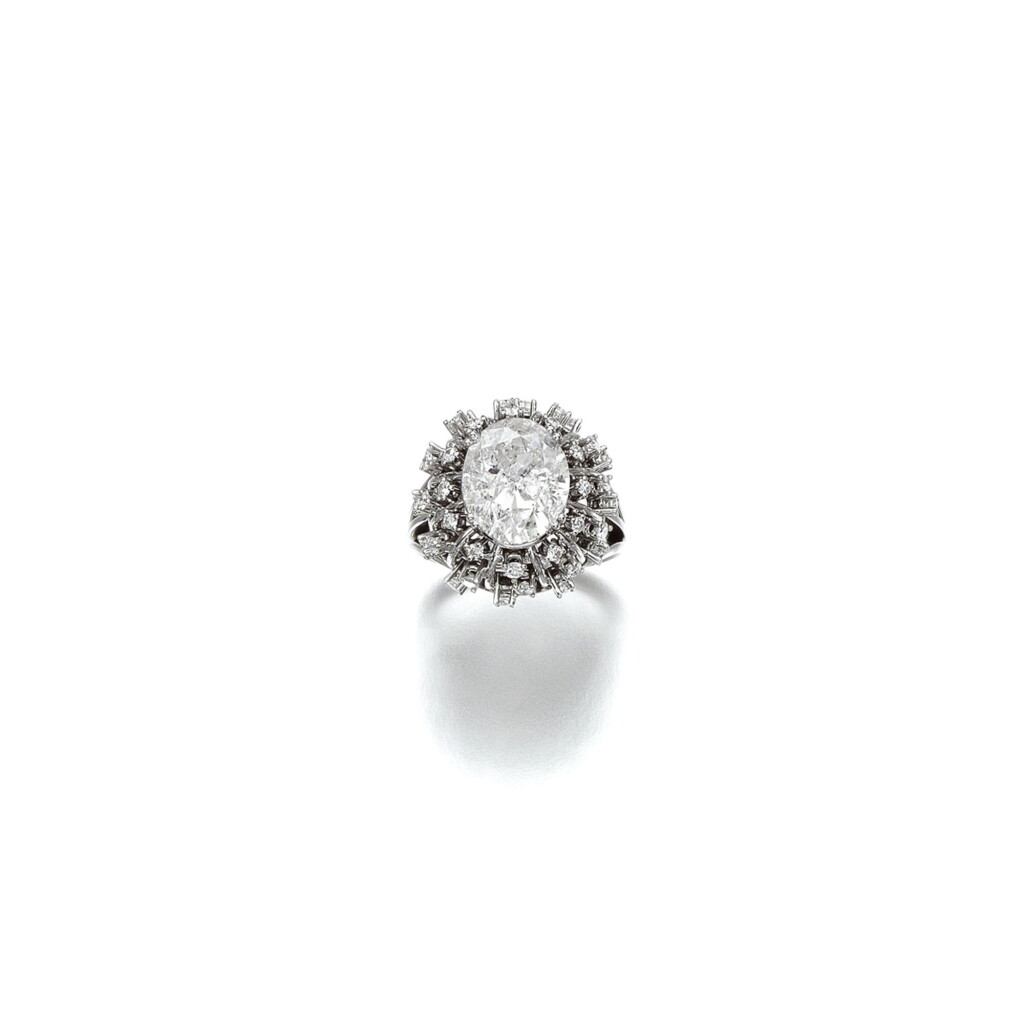 View full screen - View 1 of Lot 54. DIAMOND RING.