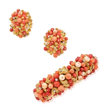 View full screen - View 1 of Lot 426. Gold, Coral and Diamond Bracelet and Pair of Earclips, France | 寶格麗 | 黃金配珊瑚及鑽石手鏈及耳環一對,法國.