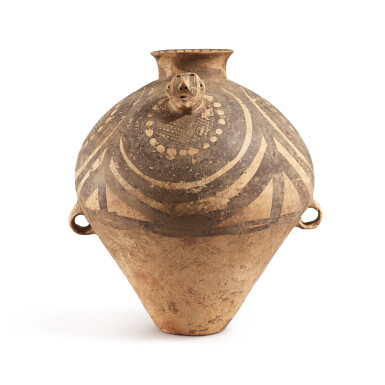 View full screen - View 1 of Lot 806. A large painted pottery human head jar, Majiayao culture, Machang phase, c. 2200-2000 B.C. 馬家窰文化 馬廠類型 彩陶人首甕.