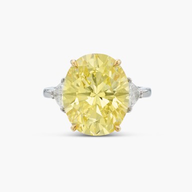 View full screen - View 1 of Lot 6. Fancy Intense Yellow Diamond and Diamond Ring 9.57克拉 濃彩黃色鑽石 配 鑽石 戒指.