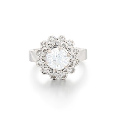 View full screen - View 1 of Lot 115. Bague diamants | Diamond ring .