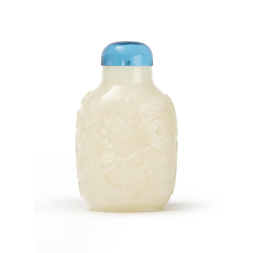 View full screen - View 1 of Lot 801. A white jade 'dragon' snuff bottle, Qing dynasty, 19th century | 清十九世紀 白玉雕龍紋鼻烟壺.
