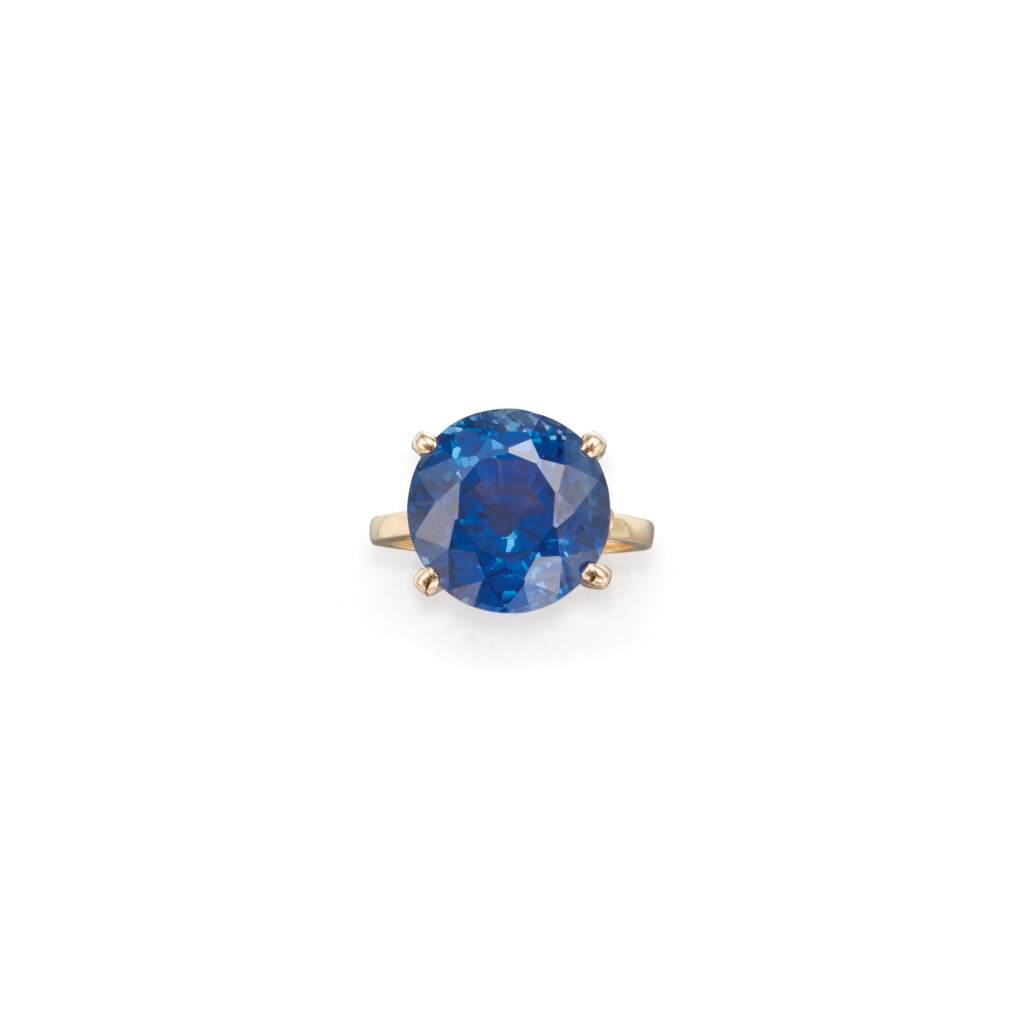 View full screen - View 1 of Lot 75. SAPPHIRE RING.