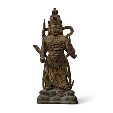 Voir en plein écran - Voir 1 du lot 271. A polychrome-painted and gilt-lacquered bronze figure of a guardian, Ming dynasty | 明 銅漆金加彩多聞天王立像.